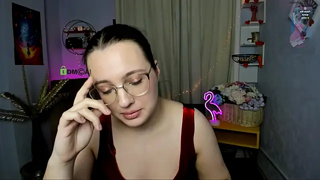 trixy_melison: διαδικτυακό σόου στην κάμερα