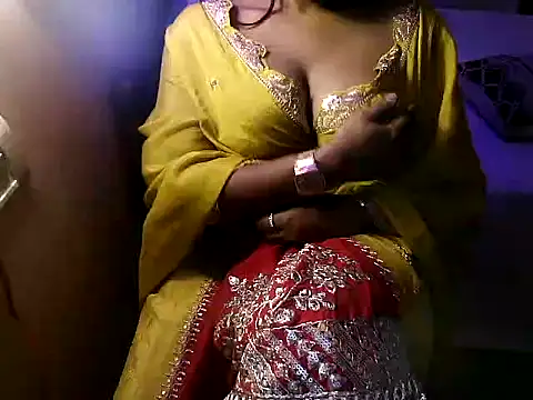 raveena_hot Adlı Modelin Canlı XXX Sohbeti