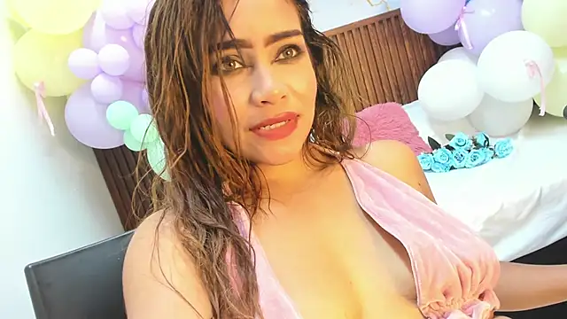 Holly_22 Adlı Modelin Canlı XXX Sohbeti