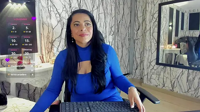 adelinemoretti's Live XXX Chat