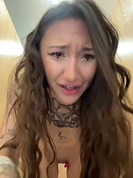 Show modela SaintSquirt na web-kameri