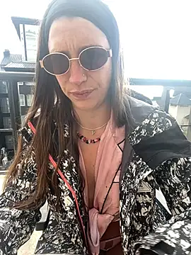 Yara-Lolii Live XXX-Chat