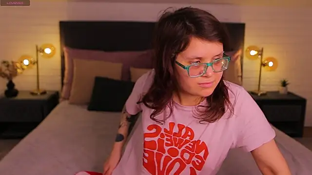 Ariell_Mini Adlı Modelin Canlı XXX Sohbeti