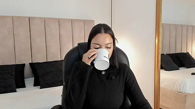 Megan-8 Live XXX-chat