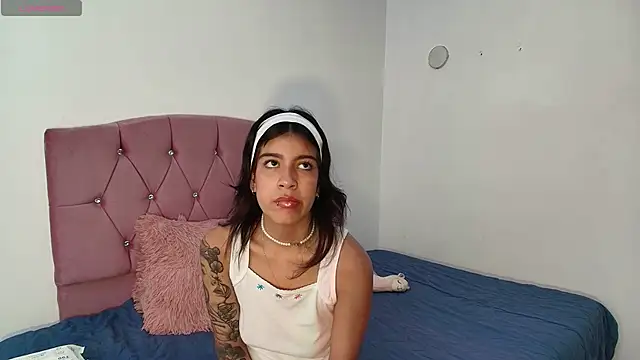 Kalyra_17's Live XXX Chat