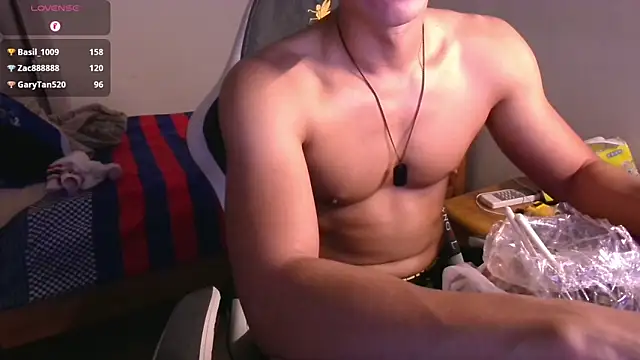 iron0401: διαδικτυακό σόου στην κάμερα