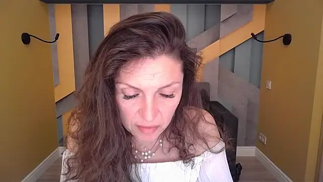 EllaLong élő XXX-chatje