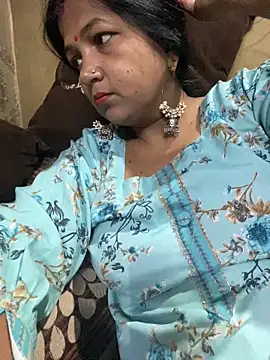 دردشة Meera_xxx الجنسية المباشرة