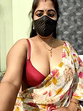 Poly_bhabi élő XXX-chatje