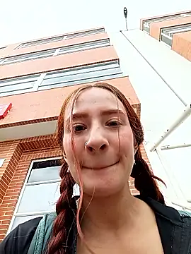 Samyra_Biker12: διαδικτυακό σόου στην κάμερα