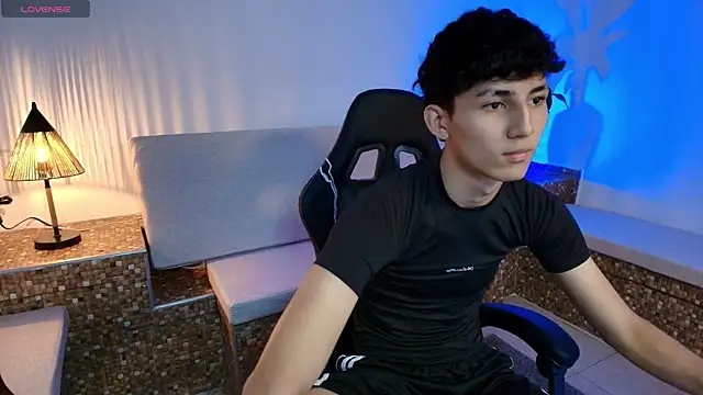 Show modela Valentino_Rey na web-kameri