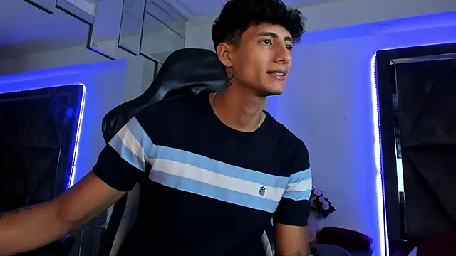 MaxiimoRomano_ লাইভ XXX চ্যাট