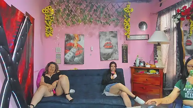 lesbiancuple 现场XXX聊天