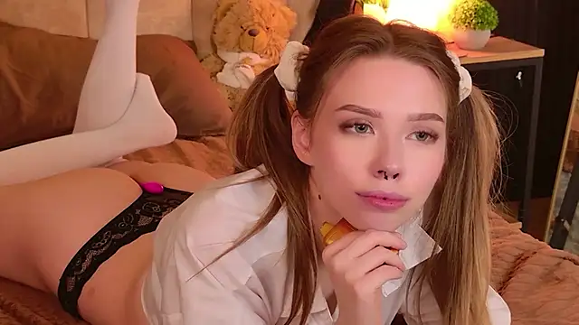 Sierra_Fane élő XXX-chatje