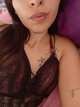 keyjordanTLG: διαδικτυακό σόου στην κάμερα