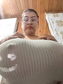 AlexxiaaMat Chat XXX in diretta