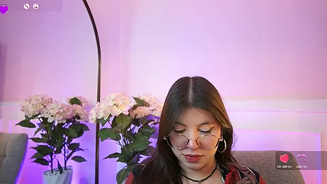 MilaCrave's Live XXX Chat