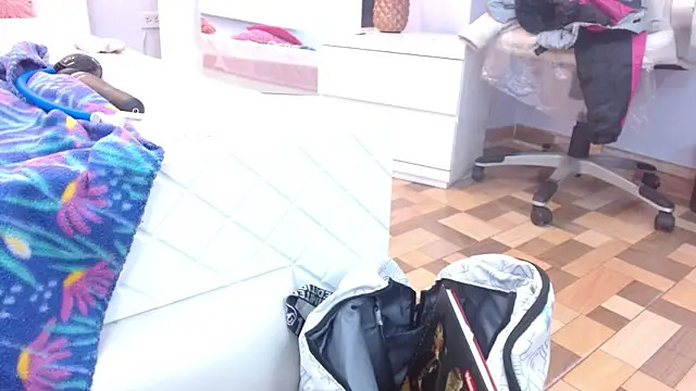 minene_mikami's Live XXX Chat