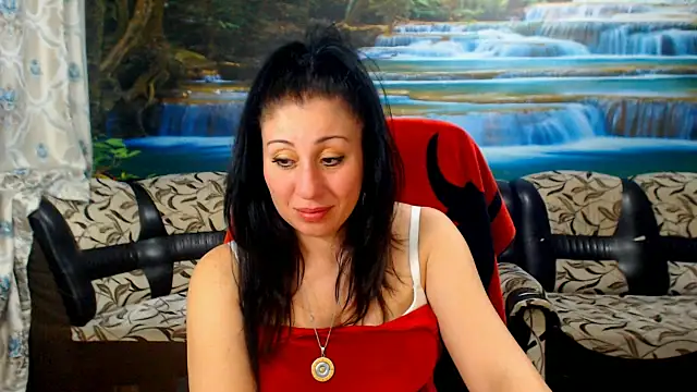 دردشة MoistMady الجنسية المباشرة