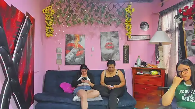 lesbiancuple Adlı Modelin Canlı XXX Sohbeti