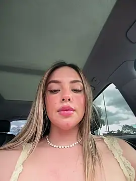 Chat XXX en directo de Alirawrz