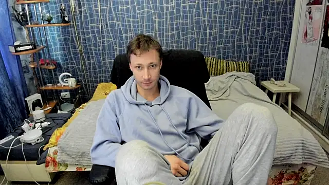 Show modela CuteBoy228 na web-kameri