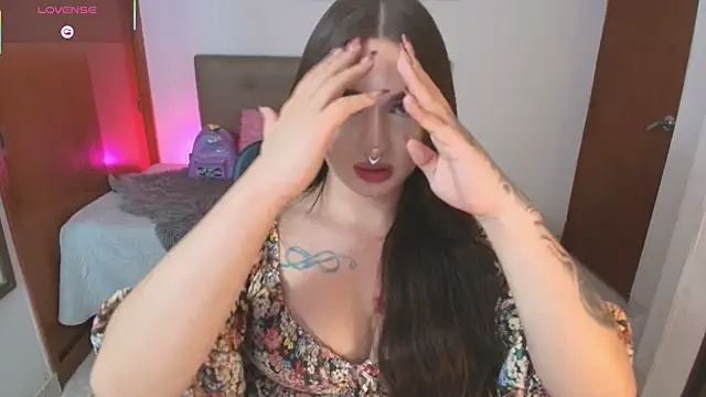 Miley_Baker Adlı Modelin Canlı XXX Sohbeti