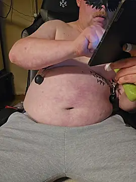 Chilsen1904: διαδικτυακό σόου στην κάμερα