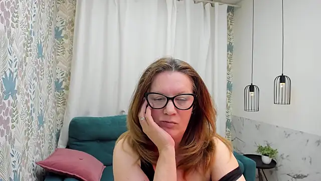 LeaPure Adlı Modelin Canlı XXX Sohbeti