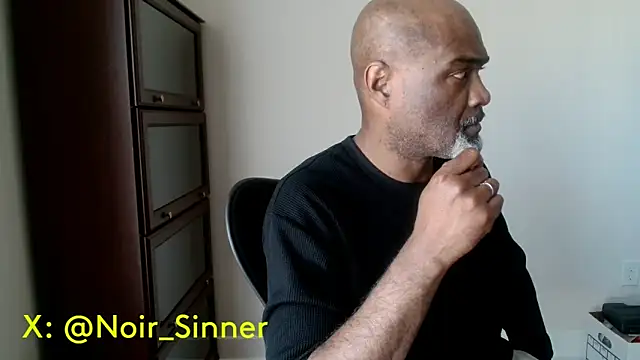 sinnernoir: διαδικτυακό σόου στην κάμερα