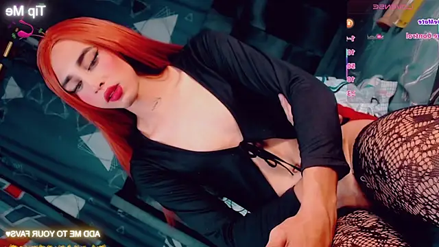 Pokazy przed kamerką – CharlotteBigCock