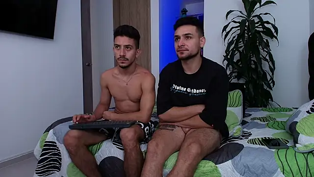 Pokazy przed kamerką – Two_sinzXX