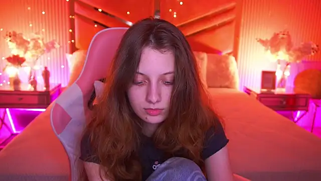 CuteeFoxy Adlı Modelin Canlı XXX Sohbeti