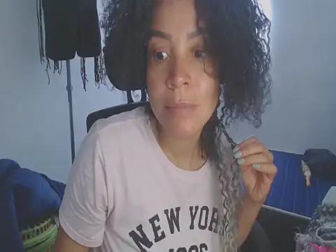 shayna_cute Adlı Modelin Canlı XXX Sohbeti