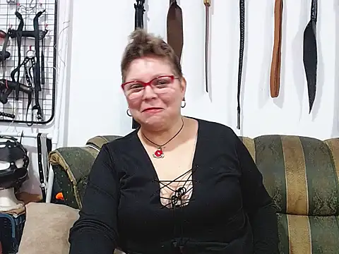 Leah_R Adlı Modelin Canlı XXX Sohbeti