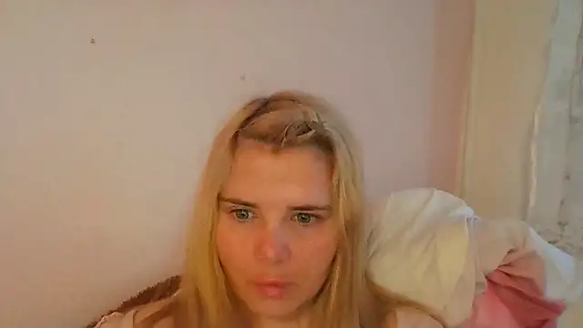 HornyElena Adlı Modelin Canlı XXX Sohbeti