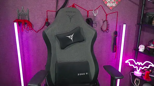 Pokazy przed kamerką – amywhitenessxx