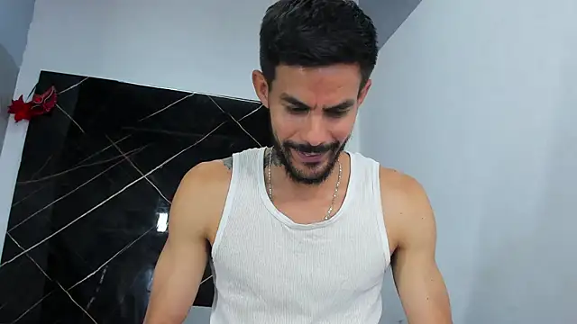 Leo_Vesper: διαδικτυακό σόου στην κάμερα