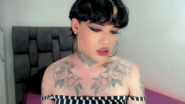 Pokazy przed kamerką – little_star_porn