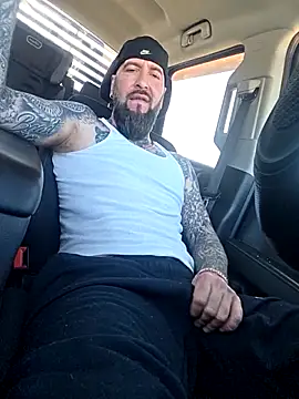 Chatroom XXX en direct de Beardedtattood