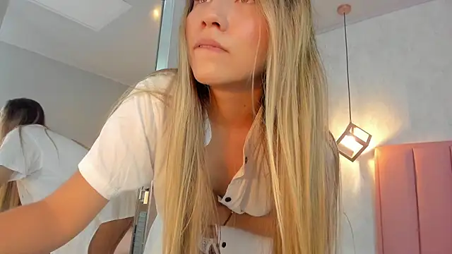 SUNNYCYRUS' Live XXX Chat