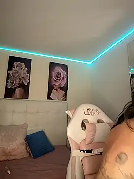 SamathaMay: διαδικτυακό σόου στην κάμερα