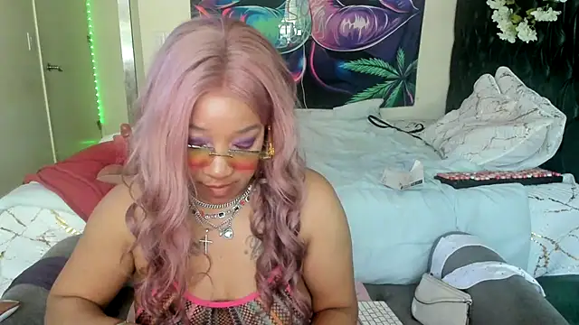 mzpretty444's Webcam Show