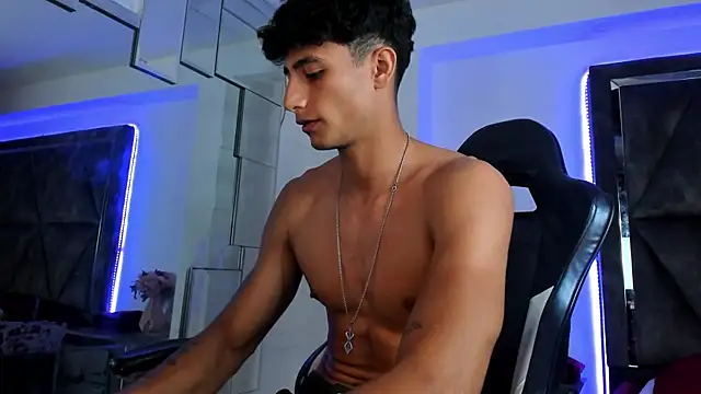 MaxiimoRomano_ Adlı Modelin Canlı XXX Sohbeti