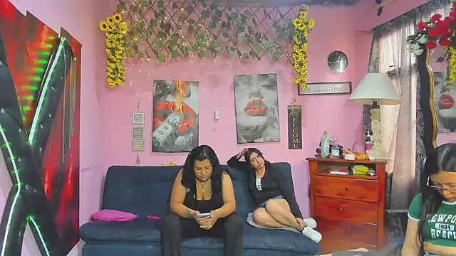 lesbiancuple Adlı Modelin Web Kamerası Şovu