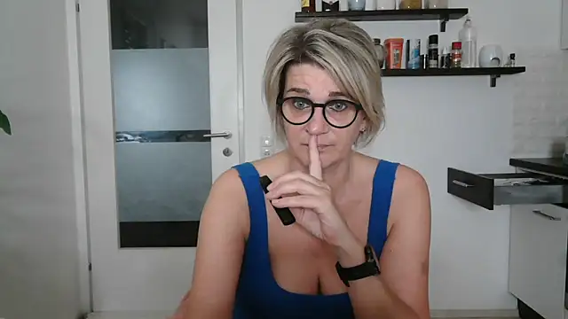 hexe40002 élő XXX-chatje