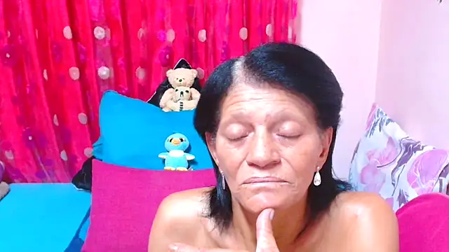 SLUTTYROXY: онлайн-секс-чат