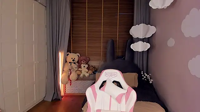 MiaSilkX Adlı Modelin Canlı XXX Sohbeti