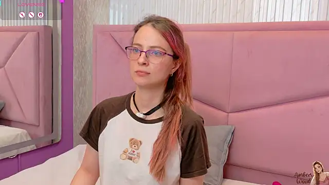 Chatroom XXX en direct de AmbeerWood_