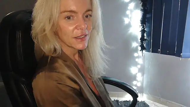 LadyMissNipsnLips' Webcam Show